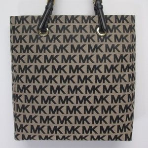 Michael Kors XL Gray & Black Jacquard Print Jet Set Shopper Tote Bag